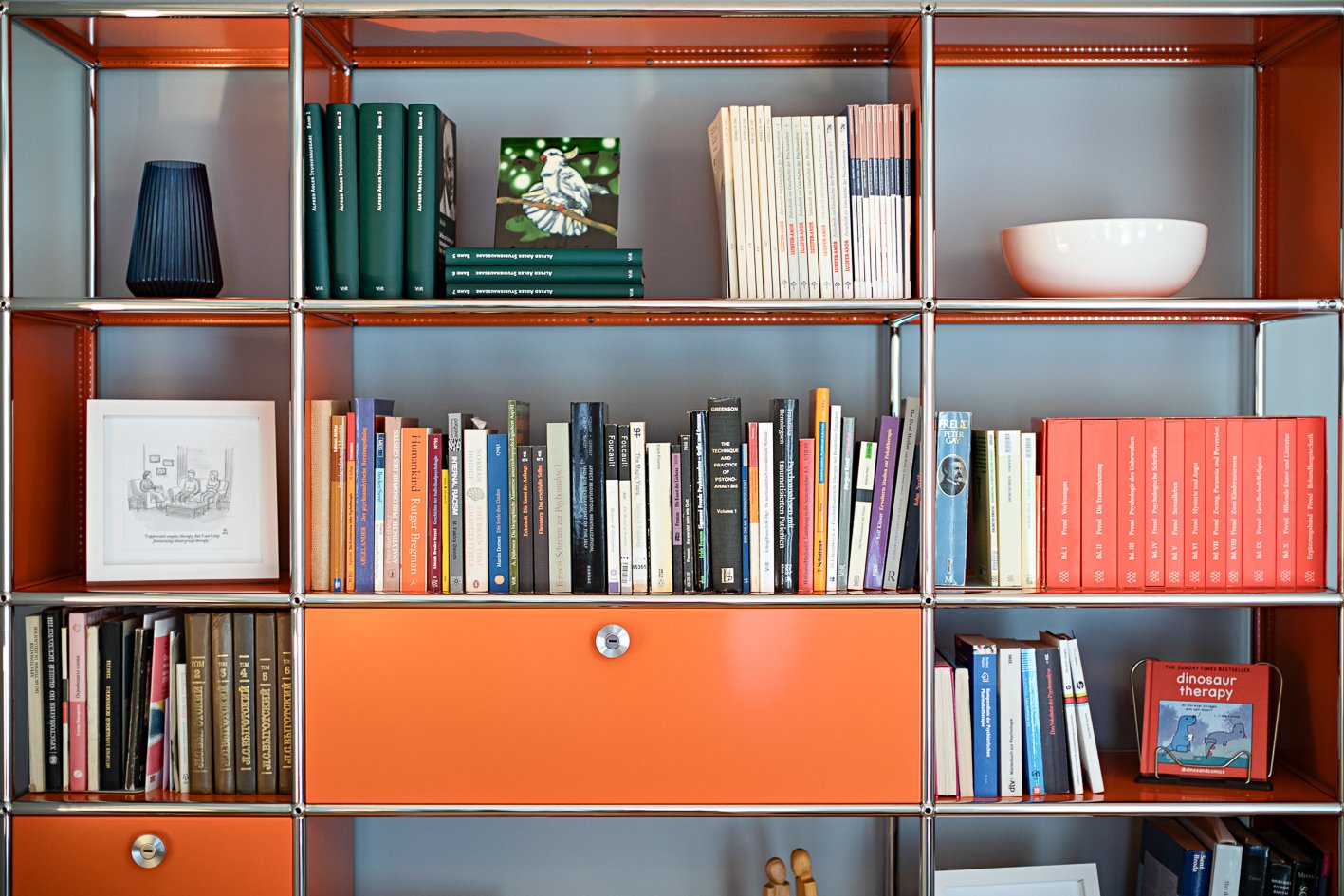 Bücherregal in der Praxis